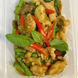 ข้าว ราดผัดแกงเขียวหวานไก่ (แห้ง)