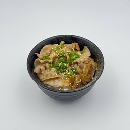 ข้าวหน้าหมูสามชั้นสไลด์