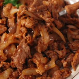 เนื้อผัดพริกลาบ