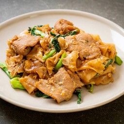 ผัดซีอิ้วหมู / ไก่