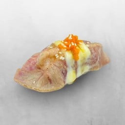 A12 ซูชิเนื้อวากิวซอสไซเกียว