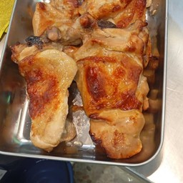 ไก่อบ 1 ชิ้น + น้ำจิ้มแจ่ว