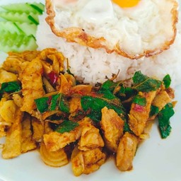 ผัดพริกแกงราดข้าว