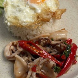 กระเพราปลาหมึก