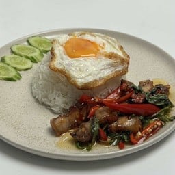 กระเพราหมูกรอบ