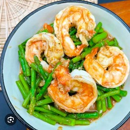ผัดหน่อไม้ฝรั่งกุ้ง