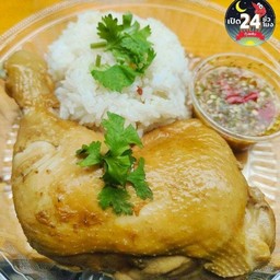 น่องไก่ต้มน้ำปลาราดข้าว