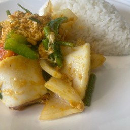 ข้าว ผัดผงกะหรี่ปลาหมึก