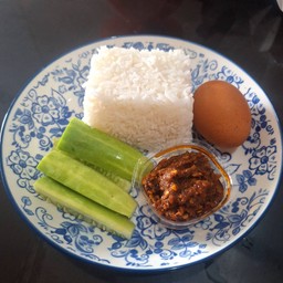 ข้าวน้ำพริกผัดไข่ต้ม
