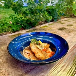 สเต็กปลากระพงย่างครีมซอสไวน์ขาวทะเลไข่กุ้ง