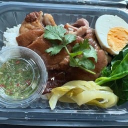 ข้่าวขาหมูภาลอย สาขาพฤกษาใพร์ม