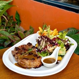 สเต็กหมูนุ่มเกรวี่ซอส