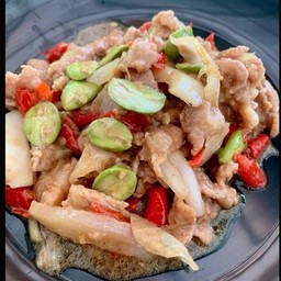 ผัดหมูกะปิใส่สะตอ