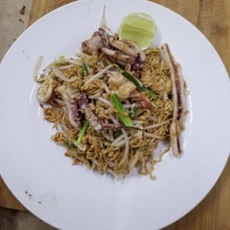 ผัดมาม่าทะเล