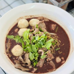 ก๋วยเตี๋ยวหมูน้ำตก พิเศษ
