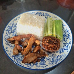 ข้าวน้ำพริกผัดหมูทอด