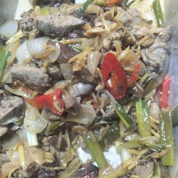 เครื่องในไก่ผัดขิง