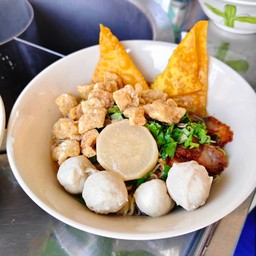 ก๋วยเตี๋ยวน้ำใส พิเศษ