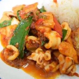 ข้าวราดผัดพริกแกงทะเล