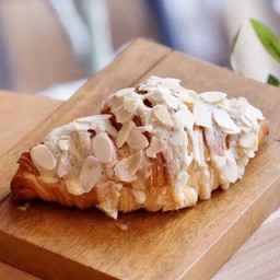 ครัวซองค์ครีมอัลมอนด์