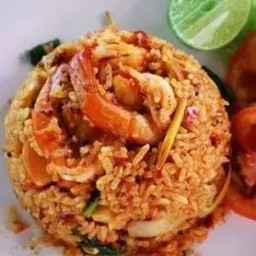 ข้าวผัดต้มยำกุ้ง+ไข่ต้ม