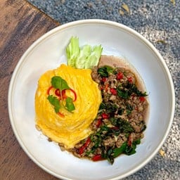 ข้าวไข่ข้นกะเพราหมูสับ