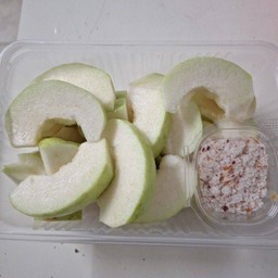 ฝรั่งกิมจูปอกเปลือกหอมพริกเกลือ