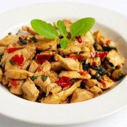 ผัดกระเพราไก่ราดข้าว