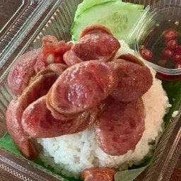 ข้าวราดกุนเชียง้ยาวราชทอดพริกน้ำปลาสด