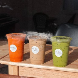 ชาไทยเย็น (ใช้นมข้นให้ความหวาน)