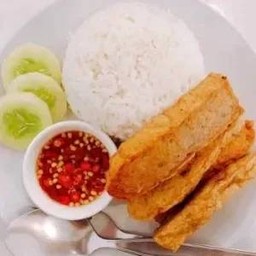 ข้าวราดหมูยออุบลทอดพริกน้ำปลาสด