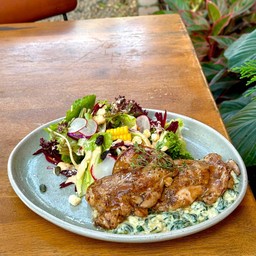 สเต็กไก่ย่างซอสครีมผักโขม