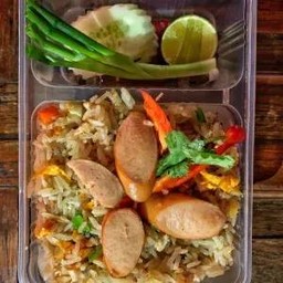 ข้าวผัดไส้กรอก