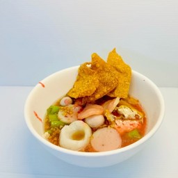 เย็นตาโฟลูกชิ้นปลาเยาราช