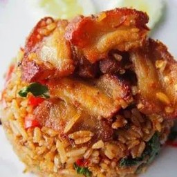 ข้าวผัดกะเพราหมูกรอบคลุกข้าว