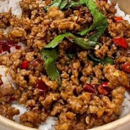 กะเพราพริกแห้ง เน้นรสจัดจ้าน