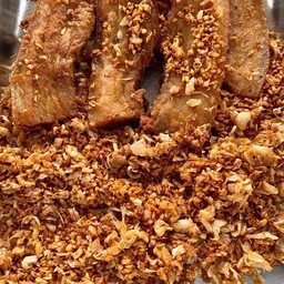 หมูสามชั้นทอดกระเทียม