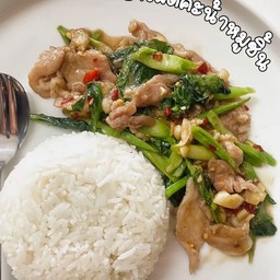 ข้าวคะน้าผัดหมูชิ้น
