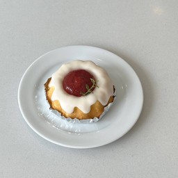 Strawberry custard cake