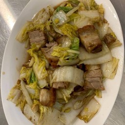 186.1 ผัดผักกาดขาวหมูกรอบ