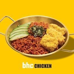 บะหมี่แห้งเกาหลีเผ็ดพร้อมไก่ปูริงเคิล Buldak Bokkeummyeon with Bburinkle Chicken