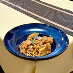 สปาเก็ตตี้ผัดพริกแห้งกระพงกรอบ