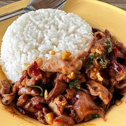 กะเพราเครื่องในไก่