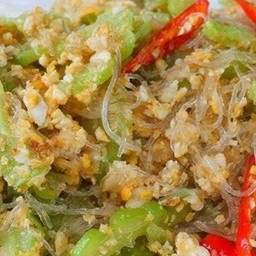 ข้าวหน้ามะระผัดไข่ใส่วุ้นเส้น