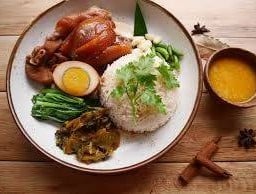 ร้านเป็นสุข ข้าวขาหมู ข้าวหมูกรอบ ข้าวมันไก่