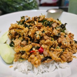 ผัดกะเพราไข่ระเบิดราดข้าว