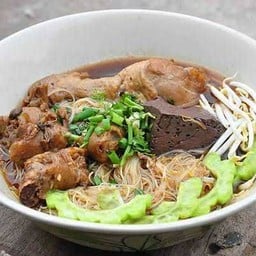 จานลับ!! (ก๋วยเตี๋ยว&ข้าวขาหมู) ตลาดภานุวงษ์ ซอย 7