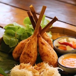 กุ้งพันอ้อย (Fried Shrimp with sugar cane)