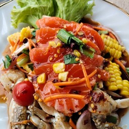 ยำ แซลมอน ปูม้า ข้าวโพด