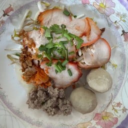 โอจีบอยข้าวหมูแดงหมูกรอบ